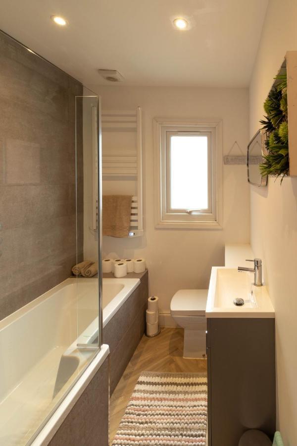 Lovely 2- Bedroom Apartment With Stunning Sea Views Worthing Dış mekan fotoğraf